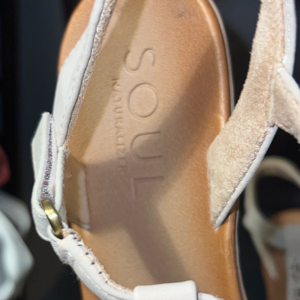 SOUL Naturalizer Cream Laser-Cut T-Strap Sandals - Picture 2 of 7